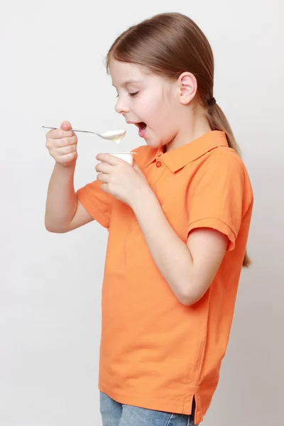 Kid på mat tema — Stockfoto