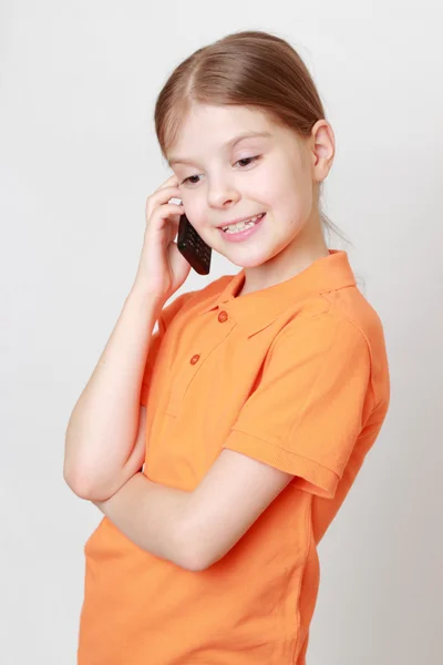 Kid en mobil telefoon — Stockfoto