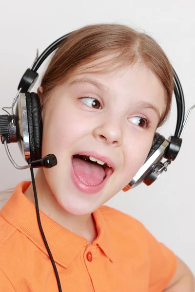 Kid singing — Stock Photo, Image