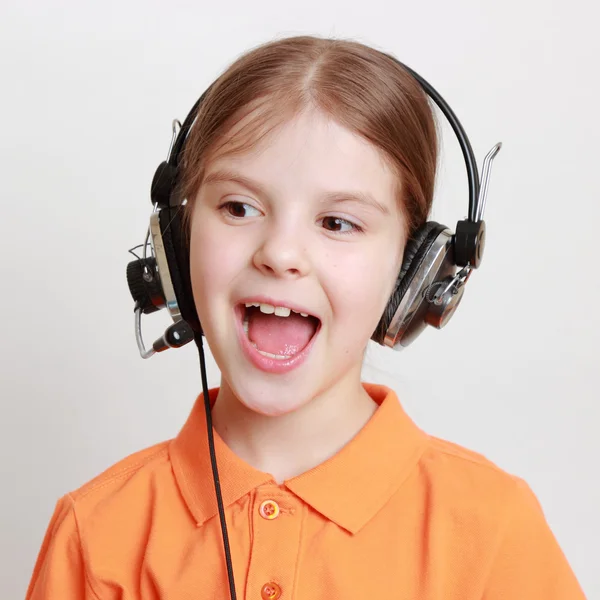 Kid singing — Stock Photo, Image