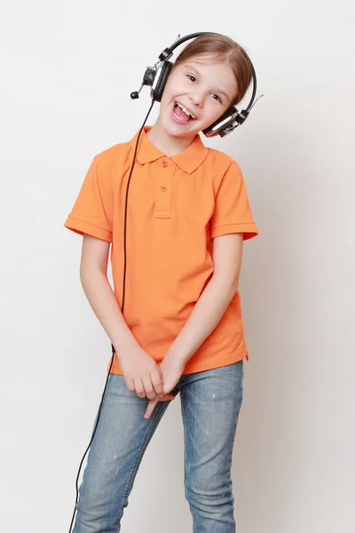 Kid singing — Stock Photo, Image