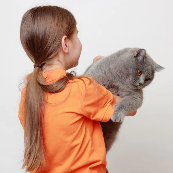 Barn och katt — Stockfoto