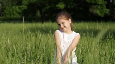 güzel küçük kız açık