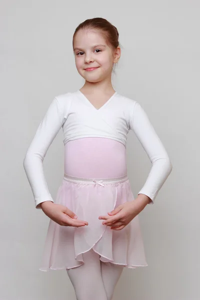 可爱的年轻芭蕾舞演员 — 图库照片