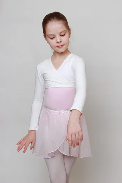 可爱的年轻芭蕾舞演员 — 图库照片
