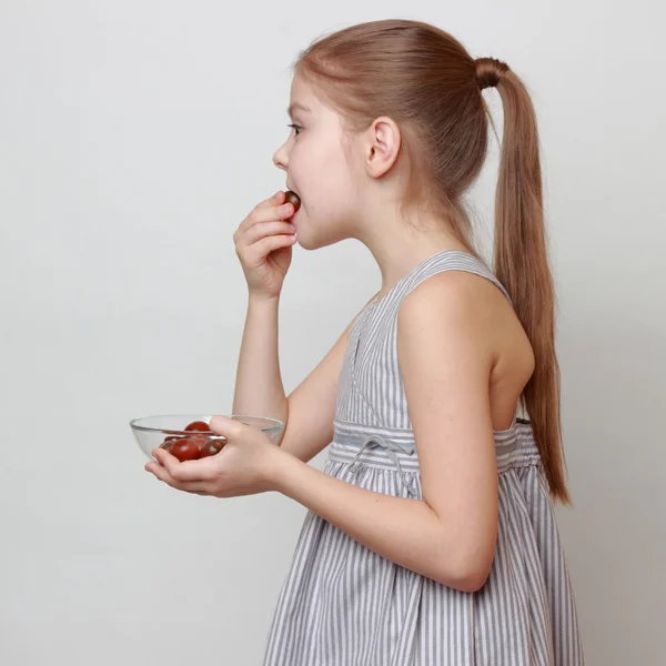 Kid op voedsel thema — Stockfoto