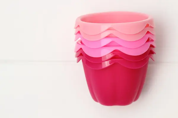 Pink tins for baking muffins — Stock Photo, Image