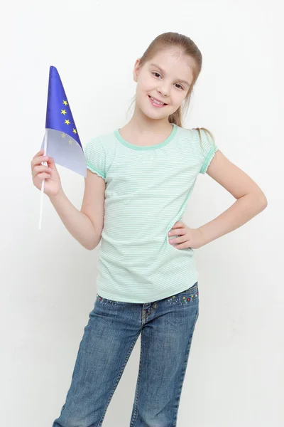 Ragazza adolescente con bandiera europea — Foto Stock