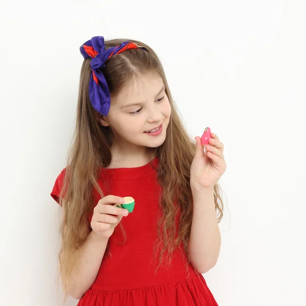 Kid holding matryoshka doll — Stock Photo, Image