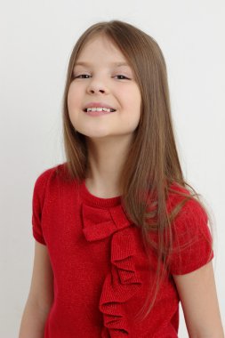 Güzel güzel ve duygusal küçük kız portresi