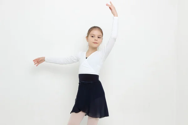 Pequena bailarina bonita — Fotografia de Stock