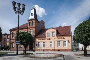 ZNIN, POLAND - 9 Ağustos 2021. Paluki Bölge Müzesi (