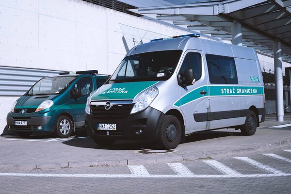 Познань, Польша - 14 марта 2020 года. Фургон Пограничной стражи Польши ("Штрац Граничная")