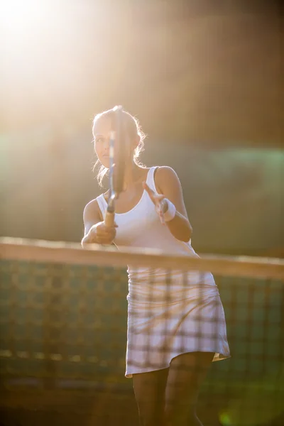 Porträtt av en ganska ung tennisspelare — Stockfoto