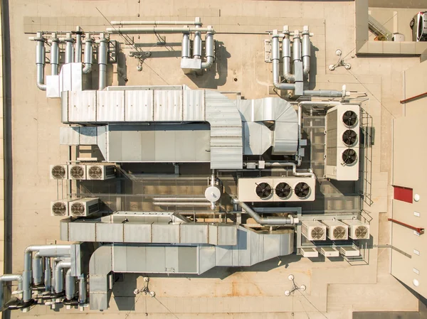 Air conditioning equipment atop a modern building — Stock Photo, Image