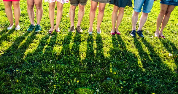 Nohy skupiny lidí — Stock fotografie
