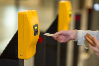 Metro İstasyonu'na (bulanık hareket ve Renk tonlu görüntü)