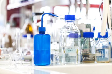  Modern Kimya/Biyoloji Laboratuvarı