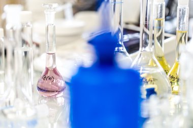  Modern Kimya/Biyoloji Laboratuvarı