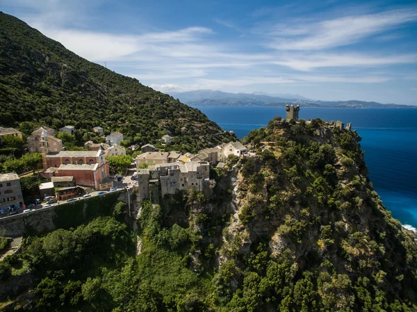 Luchtfoto van het mooie dorp van Nonza, in Cap Corse — Stockfoto