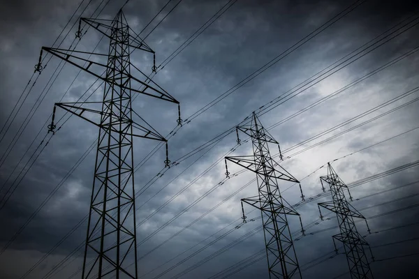 Linhas Alta Tensão Estação Distribuição Electricidade Torre Transmissão Elétrica Alta — Fotografia de Stock