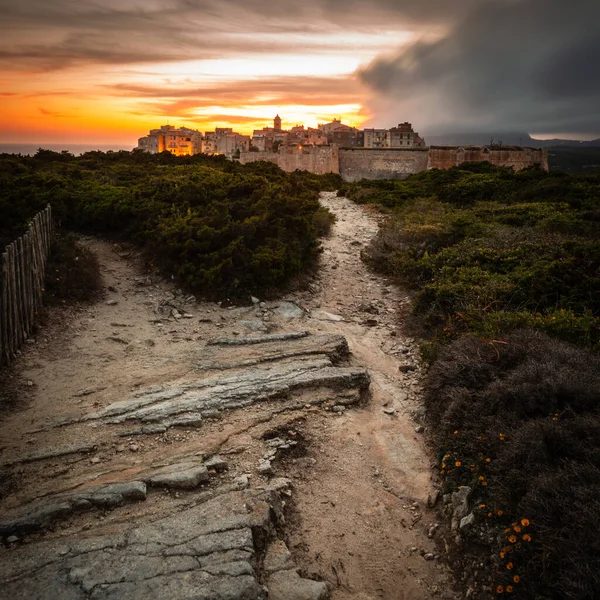 Tramonto Tempesta Sul Centro Storico Bonifacio Scogliera Calcarea Costa Meridionale — Foto Stock