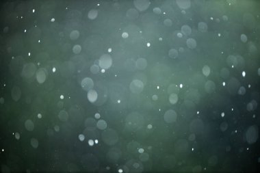 Gökten yağan yağmur, doğaya çok ihtiyaç duyulan nemi getiriyor.