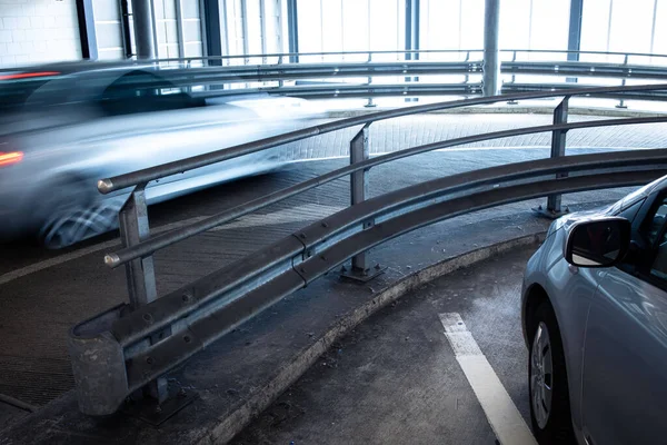 Parking Souterrain Voitures Garées Dans Garage Sans Personne Beaucoup Voitures — Photo