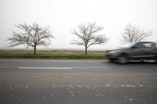 Mobil Bergerak Kabur Melaju Cepat Jalan Perdesaan — Stok Foto