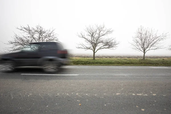 Mobil Bergerak Kabur Melaju Cepat Jalan Perdesaan — Stok Foto