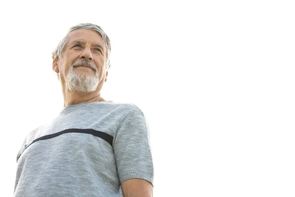 Šťastný Starší Muž Venku Proti Obloze Teplém Letním Dni — Stock fotografie