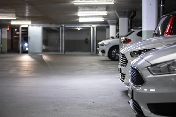Ondergrondse Parking Auto Geparkeerd Een Garage Zonder Mensen Veel Auto — Stockfoto