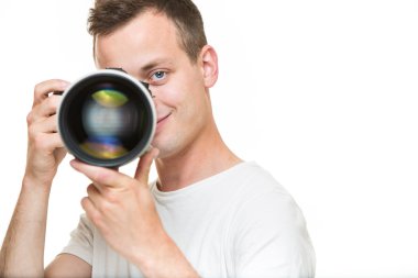 Genç pro fotoğrafçı ile dijital fotoğraf makinesi