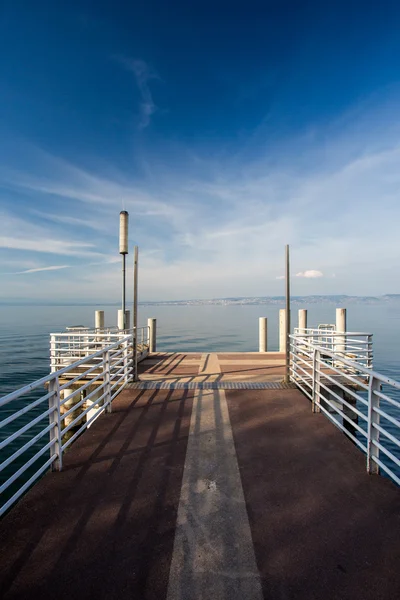 素敵な湖の桟橋 — ストック写真
