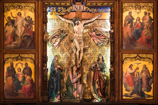 Christus am Kreuz und hl. john und hl. Marge — Stockfoto