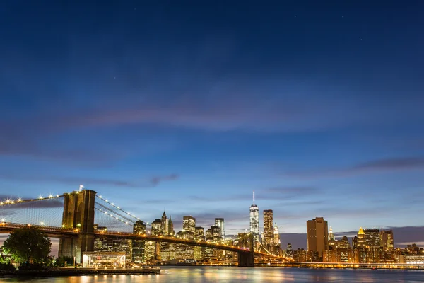 Brooklyn bridge i skymningen — Stockfoto