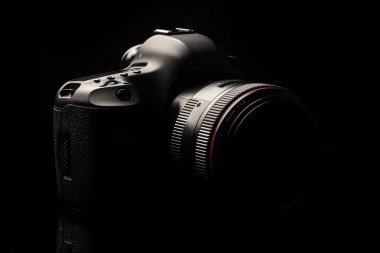 profesyonel modern dslr fotoğraf makinesi
