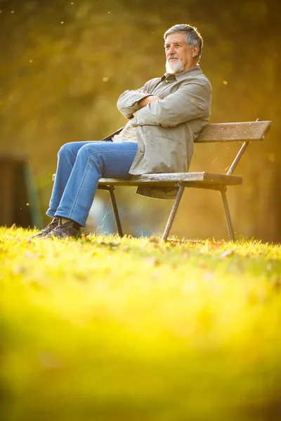 Homem idoso ao ar livre — Fotografia de Stock