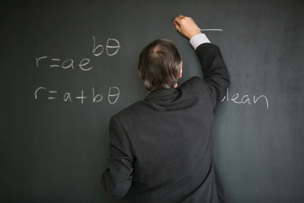 Senior male teacher teaching mathematics — Stock Photo, Image