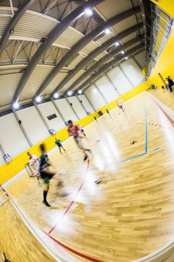 Çok fonksiyonlu modern bir spor salonu iç