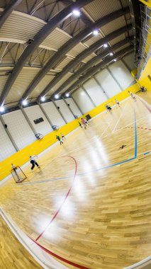 Çok fonksiyonlu modern bir spor salonu iç