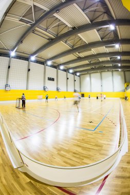 Çok fonksiyonlu modern bir spor salonu iç