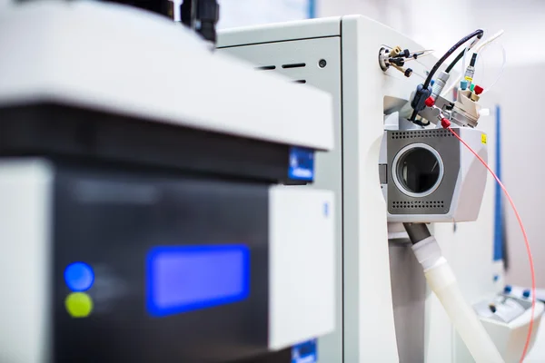 Laboratorio de química Detalle de una máquina, cromatógrafo — Foto de Stock