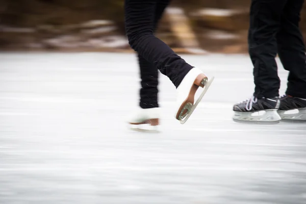 Young woman ice skating outdoors — Stock Photo, Image