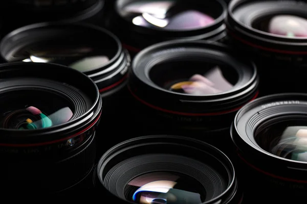 Lentes de cámara modernas con reflejos, imagen de bajo perfil — Foto de Stock