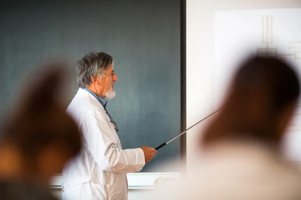 Senior chemistry professor giving a lecture — Stock Photo, Image