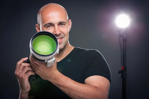 Male photographer  during a photo shoot — Stock Photo, Image