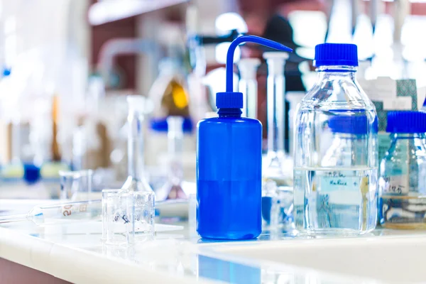 Chemisch laboratorium (ondiepe DOF)) — Stockfoto