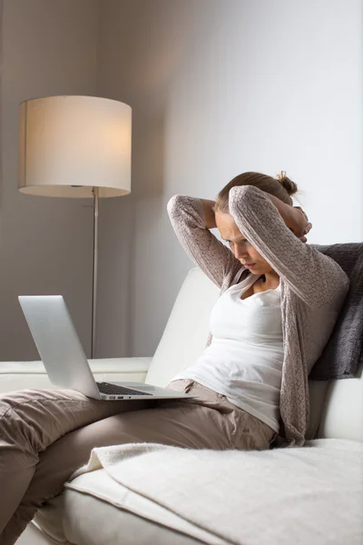 Very tired young woman, burning the midnigh oil - working late — Stock Photo, Image