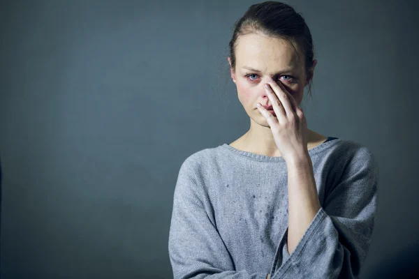 Young woman suffering from severe depression/anxiety/sadness — Stock Photo, Image
